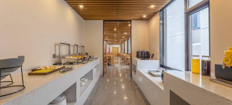 艺龙安云酒店(青岛黄岛中泽国货店)图片