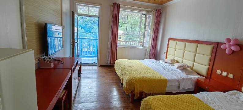 雾灵山龙脉风情度假村图片