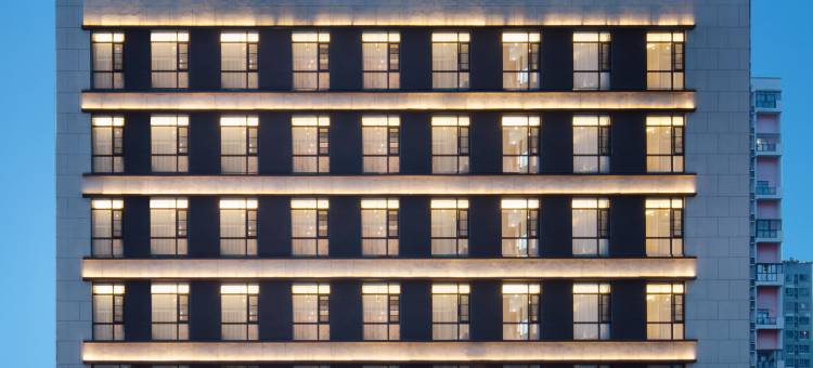 重庆江北机场回兴轻轨站亚朵酒店图片