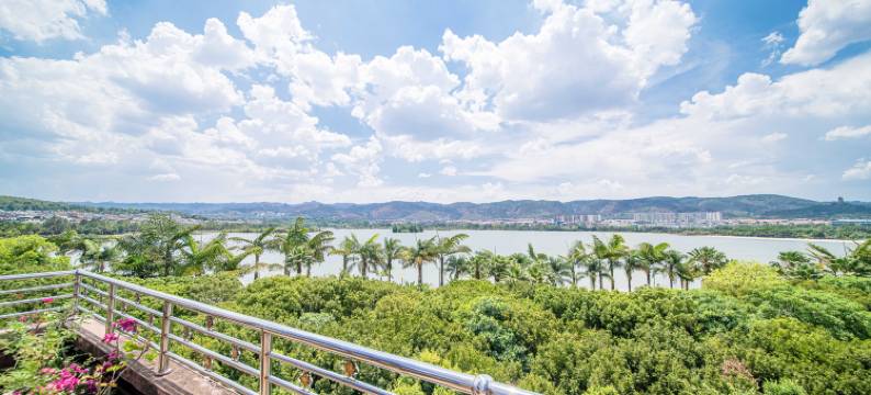 弥勒月云阁酒店(弥勒湖泉店)图片