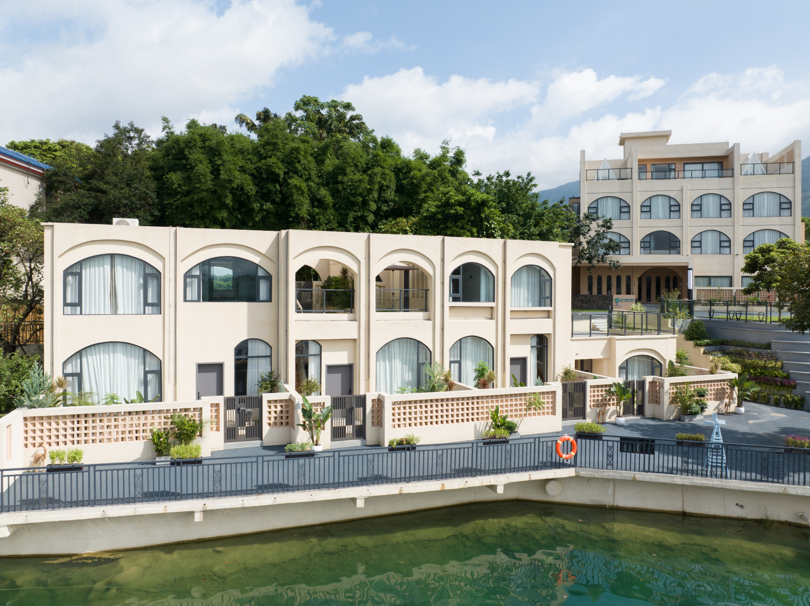 SHE HOT SPRING HOSTELHotel Overview