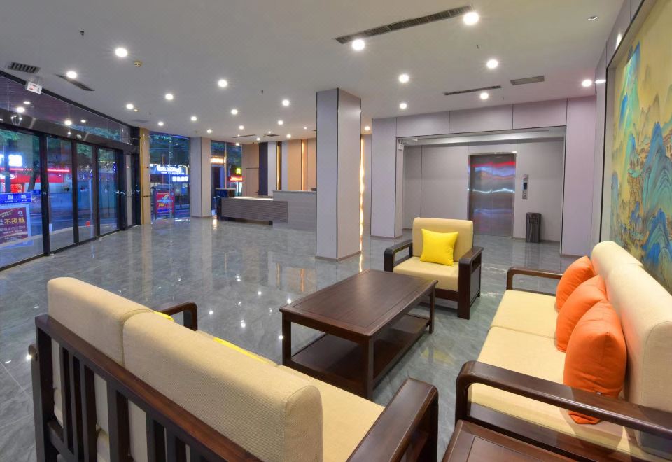 凤凰高原红艺术酒店
