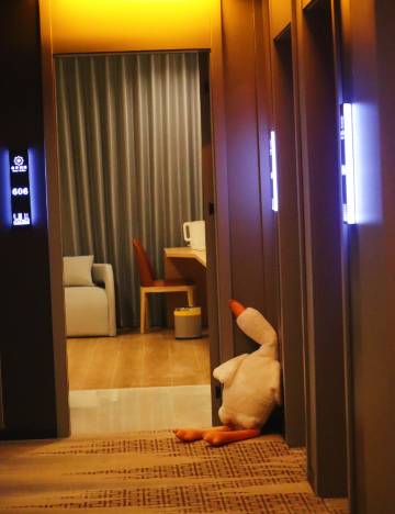 来凤本亦LF酒店