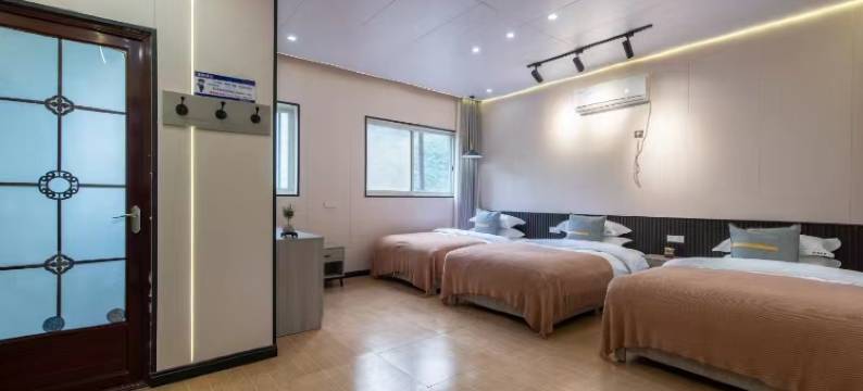 小河边边民宿图片