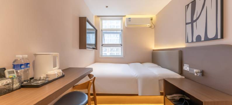 美桔·禧悦酒店(青岛五四广场海信桥地铁站店)图片