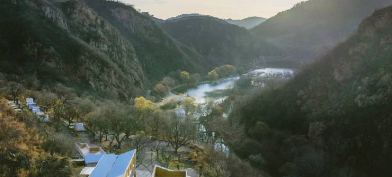 北京黄花城水长城探险公园木屋图片