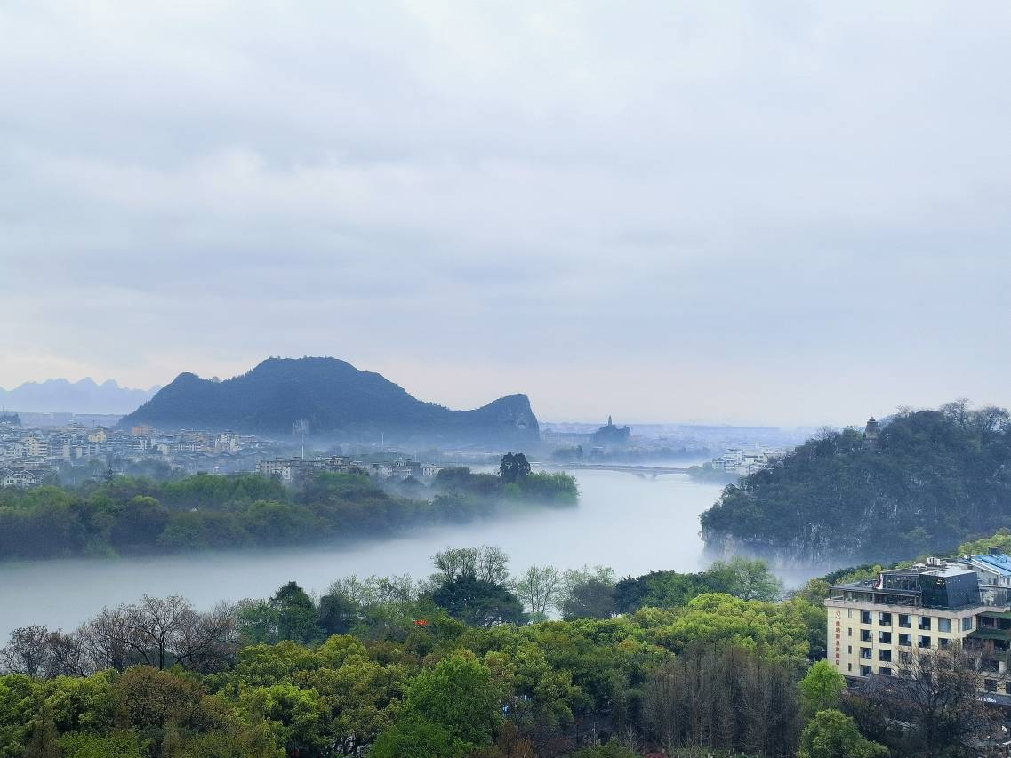 桂林漓江·瀑上酒店(象鼻山两江四湖店)图片