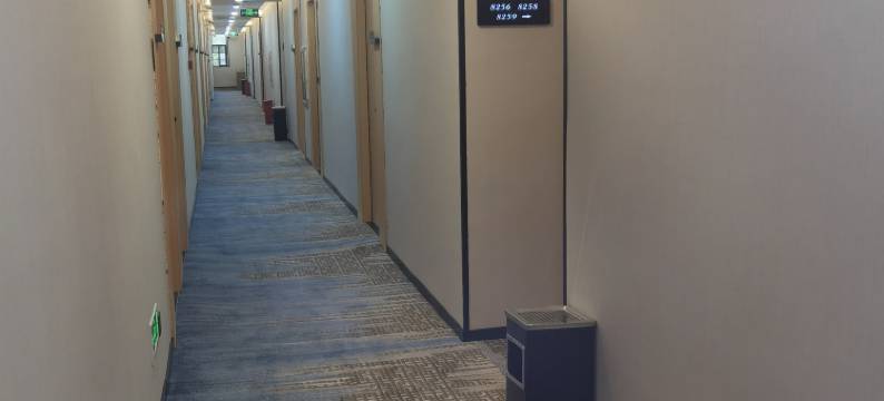 深圳金荷花商务酒店(坪山高铁站店)图片