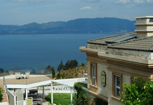 Fuxian Lake Nanguo Sanqian French Manor Resort Hotel Hotel Overview