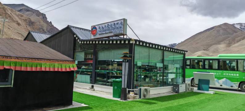 珠峰大本营帐篷营地图片