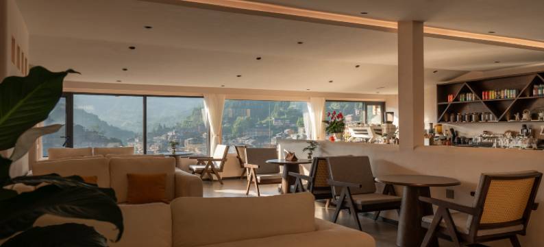 云隐雅居·云巅回廊全景民宿(西江千户苗寨观景台店)图片