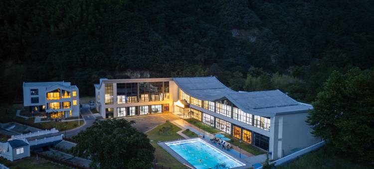 见吾乡·月亮湖畔度假庄园(皖南川藏线月亮湾风景区店)图片