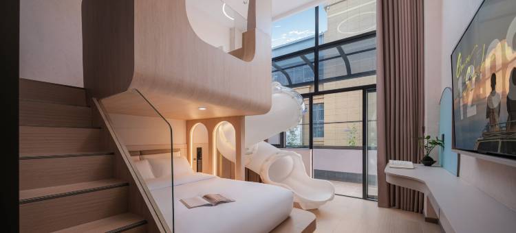 亦安沄梦艺术酒店(陆良图腾商业中心店)图片