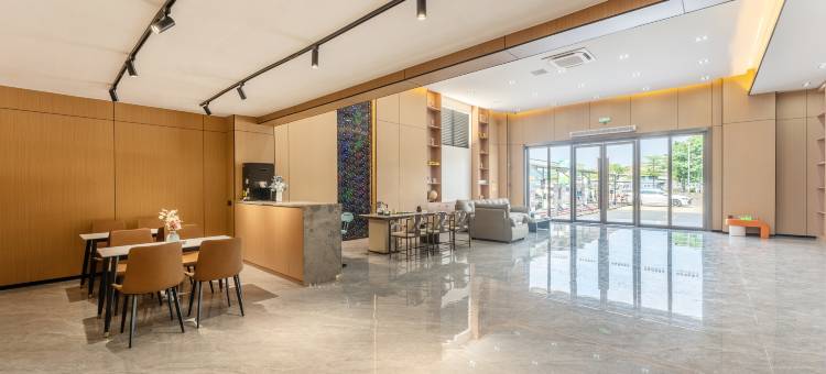 云枫城季酒店(佛山南海影视城南国桃园店)图片