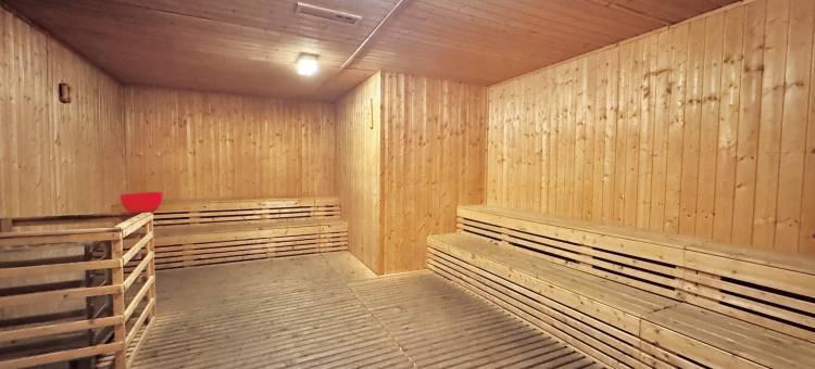 R&F Princess Cove near CIQ by Stayrene图片