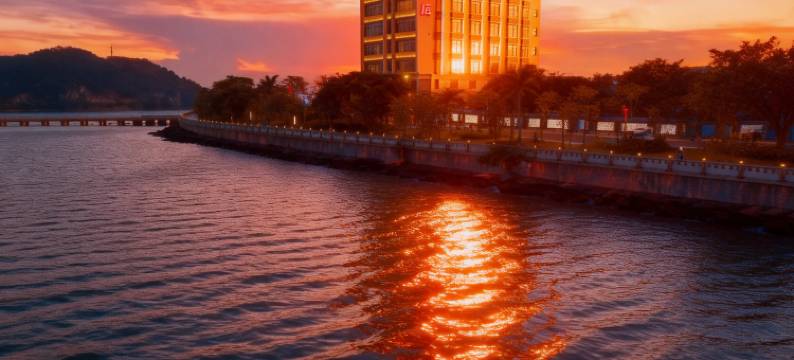 柏曼日光全景臻选酒店(汕尾二马路美食街店)图片