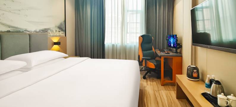 本色电竞酒店(荆门民主历史文化街洪源建材店)图片