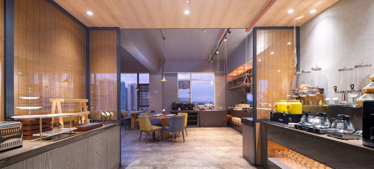 兰顿Q酒店(红河哈尼族彝族自治州建水小火车紫陶街店)图片