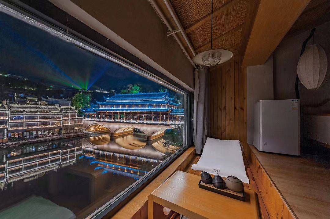 凤凰云桥自在江景精品民宿(凤凰古城云桥店)图片