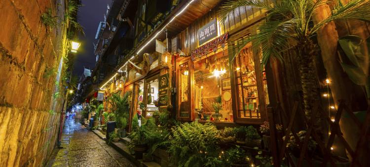 凤凰山雨·桐富吊脚楼江景民宿【虹桥店】图片