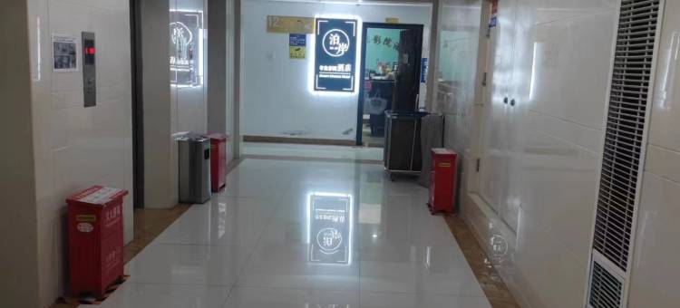 泊岸智能影院酒店(武汉体育中心经开万达广场店)图片
