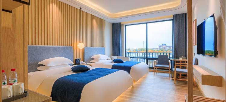 布尔津夜光城假日酒店图片