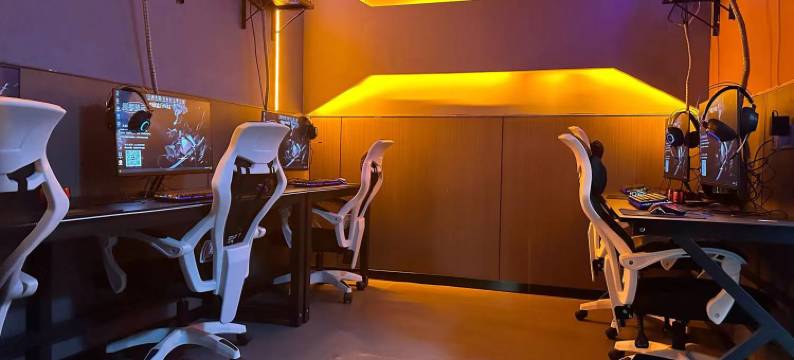 南波万电竞酒店图片