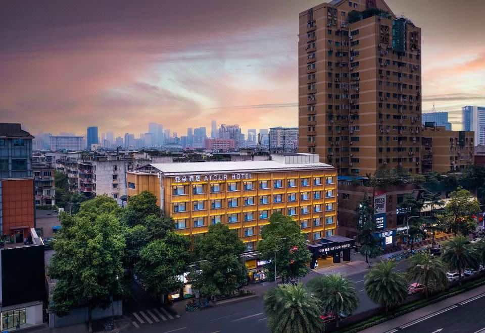 成都四川大学望江校区倪家桥地铁站亚朵酒店外景图