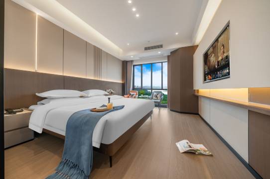 美辰江景酒店(八公里地铁站店)