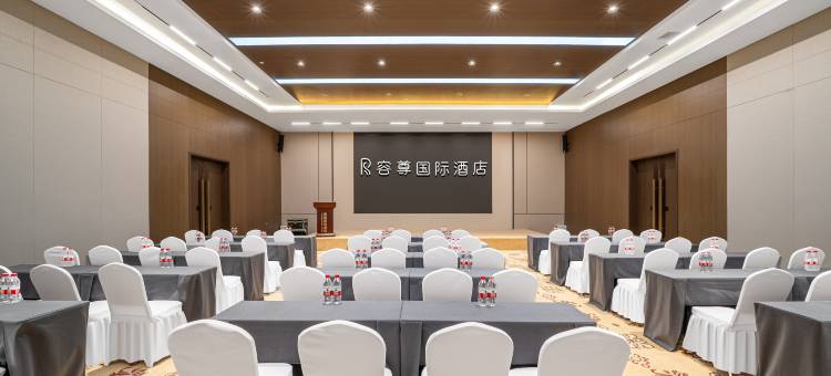 濮阳容尊国际酒店(万嘉360广场店)图片