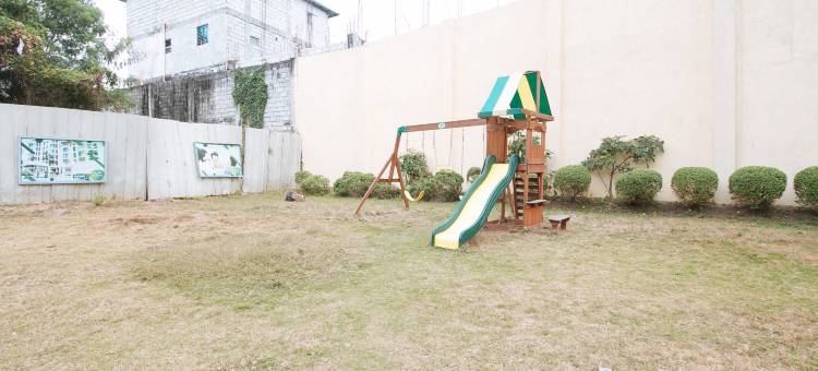 红多兹普拉斯酒店 @ 阿尔皮纳高地帕拉尼亚克(RedDoorz Plus @ Alpina Heights Paranaque)图片