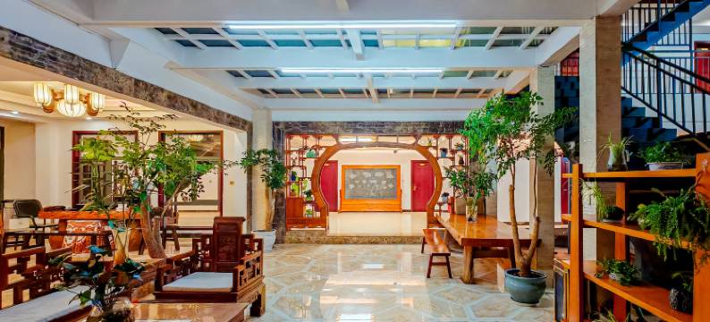 罗平湖畔酒店图片