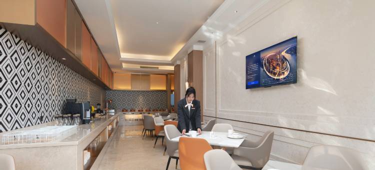 维也纳酒店(青山湖火炬广场地铁站店)图片