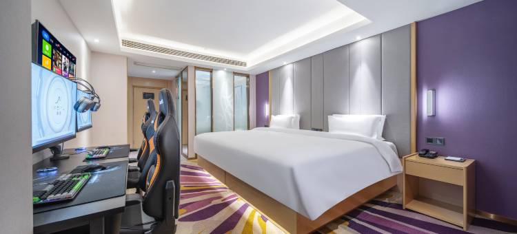 尖峰·奢电竞酒店(武汉长港路地铁站常青路店)图片