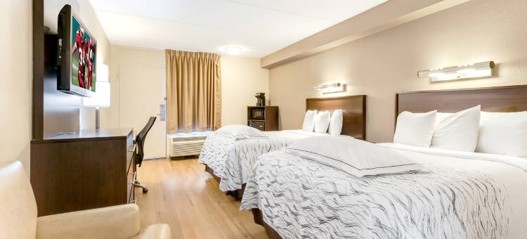 芒特普林森-爱国者角红顶PLUS+酒店(Red Roof Plus+ Mt Pleasant - Patriots Point)图片