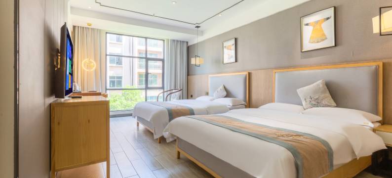 兴仁悦栖主题酒店图片