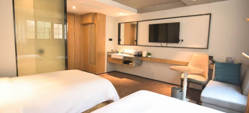 宿适精选酒店(上海淮海中路地铁站店)图片