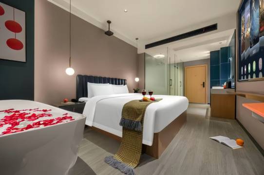 速8酒店(广州高铁北站花城路地铁站店)