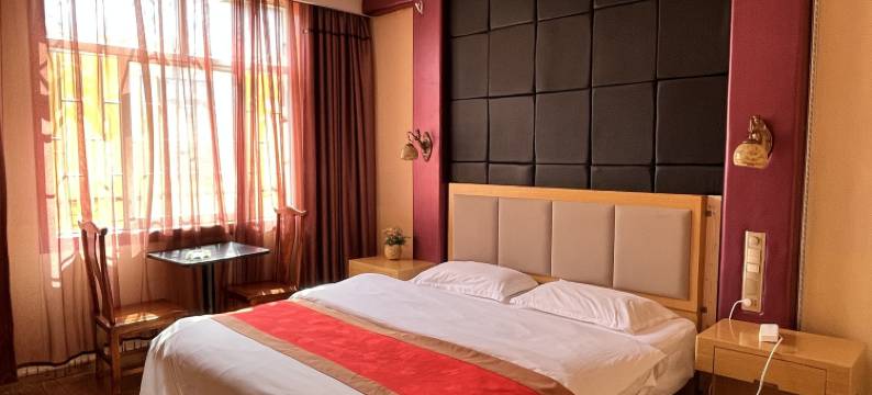 丽江七彩云霞主题酒店图片