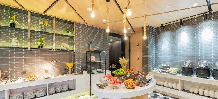 南宁青秀南湖地铁站亚朵酒店图片