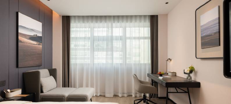 上海漕河泾桂林公园地铁站亚朵酒店图片