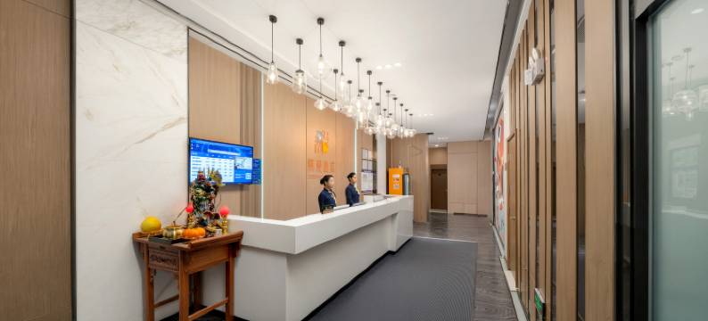 潮漫酒店(哈尔滨中央大街步行街公路大桥地铁站店)图片