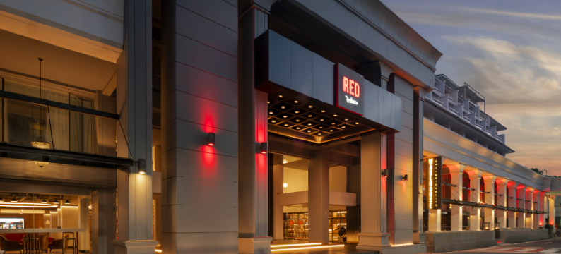 普吉岛芭东海滩丽芮酒店(Radisson RED Phuket Patong Beach)图片