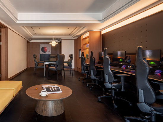 此間设计师高空电竞酒店(汉口火车站泛海CBD店)