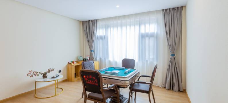 泸沽湖伴山隐宿湖景度假酒店图片