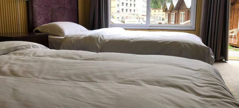 理县毕棚沟枫林山水山庄图片