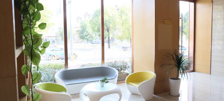 西昌华悦景致酒店(邛海湿地火把广场店)图片