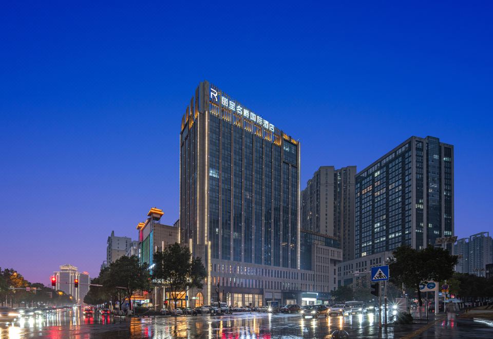 丽呈名爵国际酒店(长沙五一广场黄土岭地铁站店)外景图