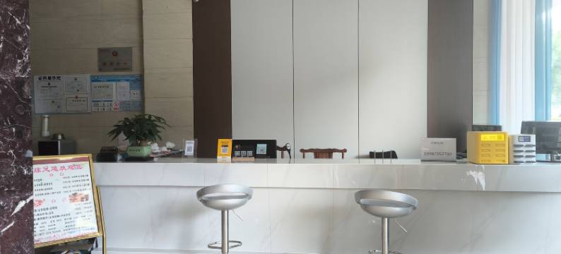 兴钰酒店(建水紫陶街古城小火车店)图片