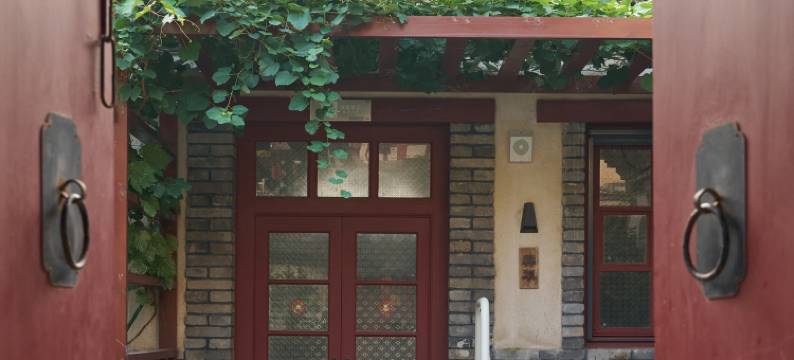 两棵冬青海岸庭院民宿(烟台山景区店)图片